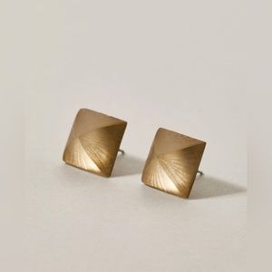 EUC Alexis Bittar Lucite Pyramid Studs in Warm Grey; .5” x .5”. No flaws!